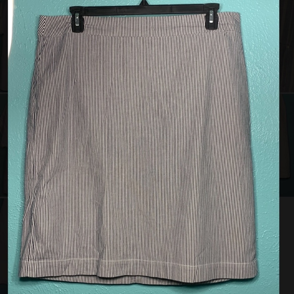 Size 14W navy/white striped Talbots skirt